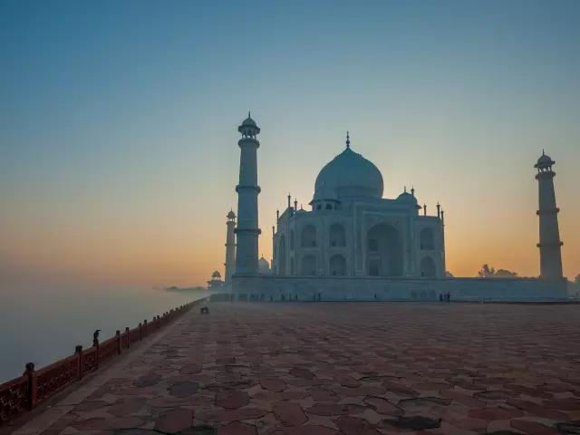 ADMIRE THE STUNNING TAJ MAHAL