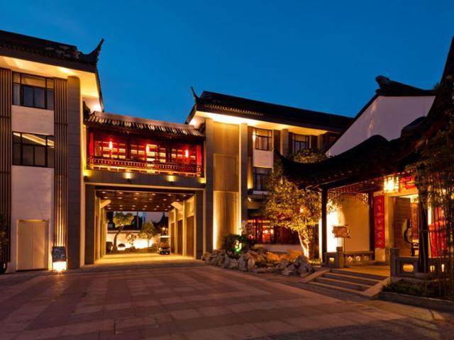 HAND-PICKED ACCOMMODATION