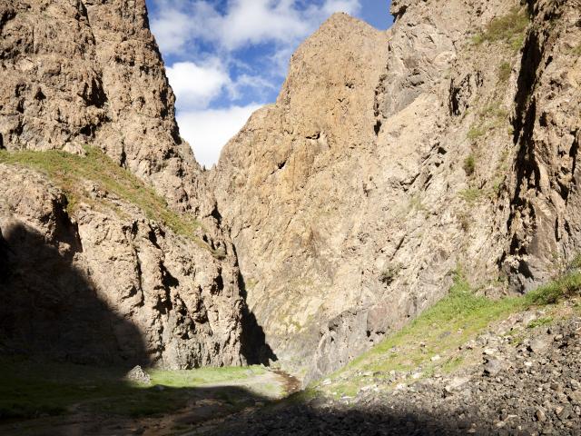 Walk up Yolyn Am Canyon
