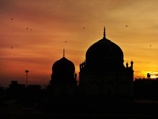 Bring White Mughals to life