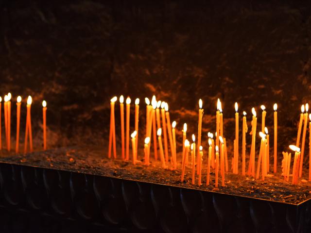 Attend mass at Echmiadzin