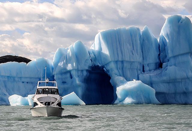 Venture to Upsala Glacier
