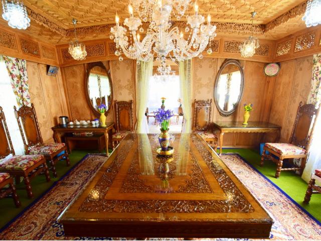 Royal Houseboat