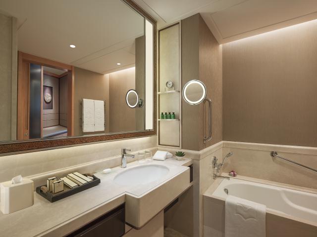 Shangri-La Hotel