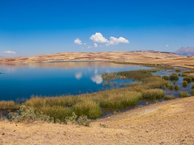 Paddle in tranquil Lake Huaypo