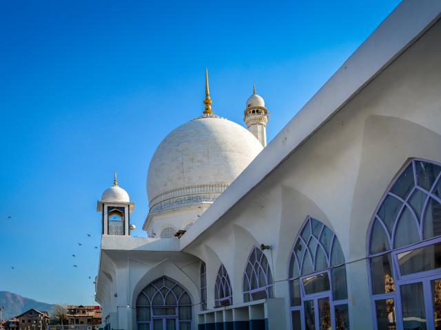Visit the mosques of Old Srinagar