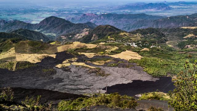 Hike active Pacaya Volcano