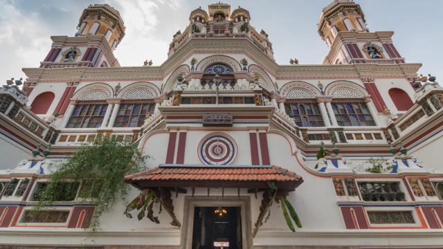 Marvel at the Chettinad mansions