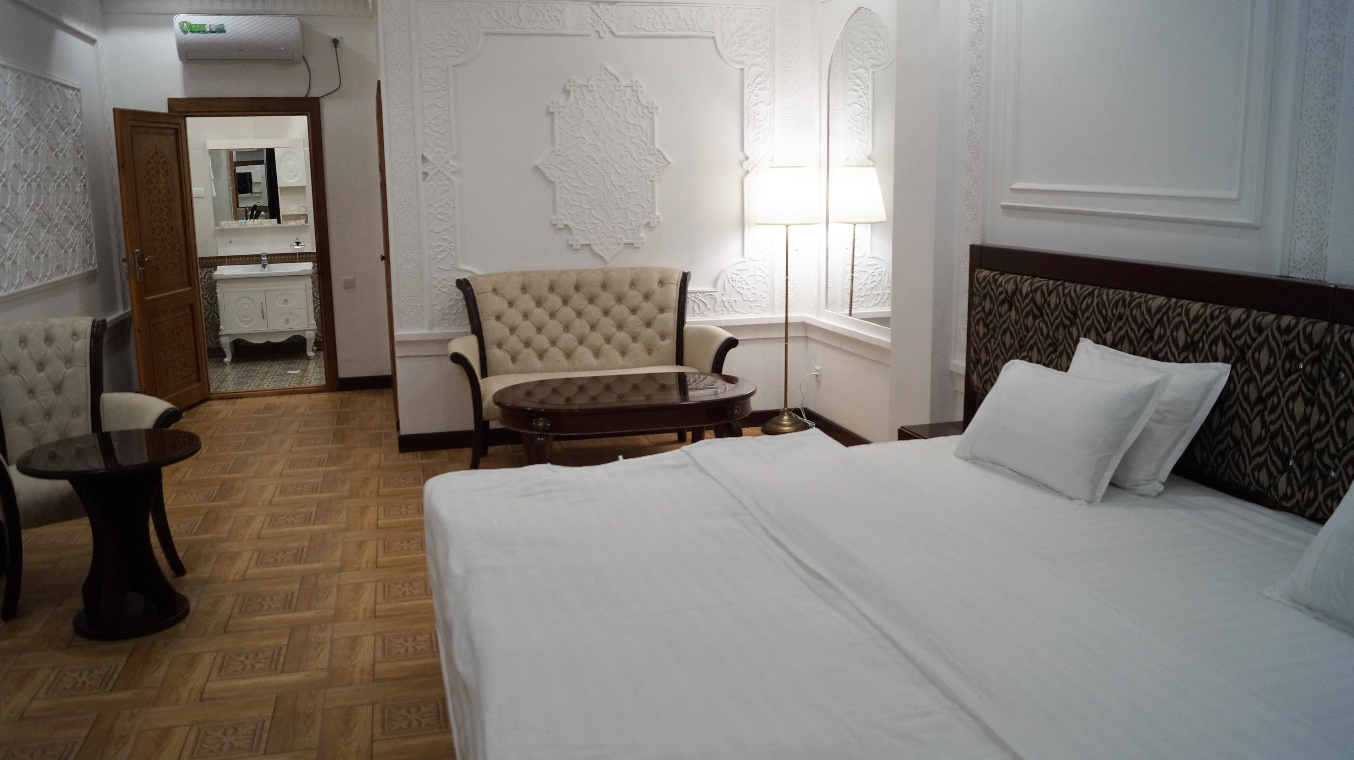 Shahriston Hotel