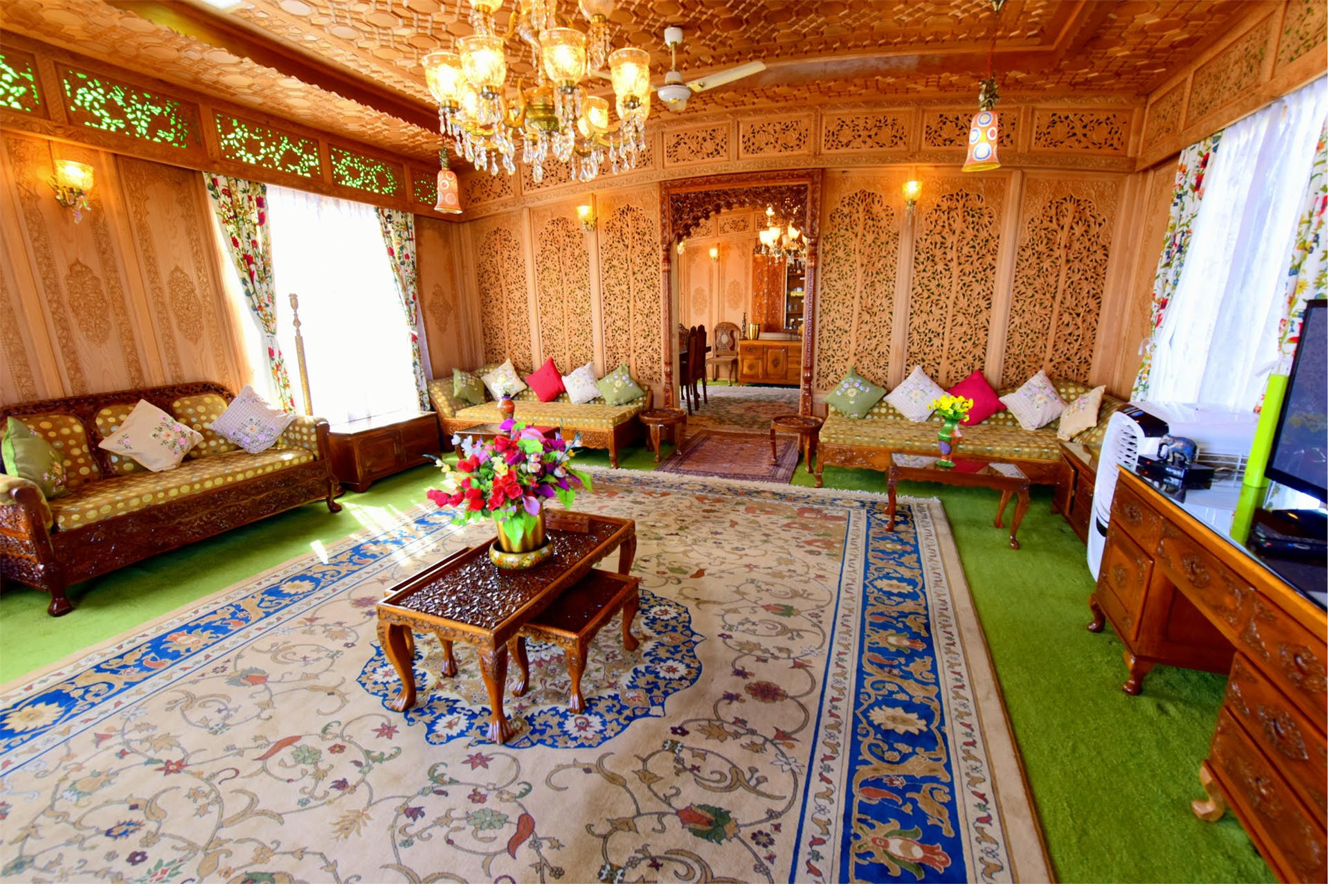Royal Houseboat