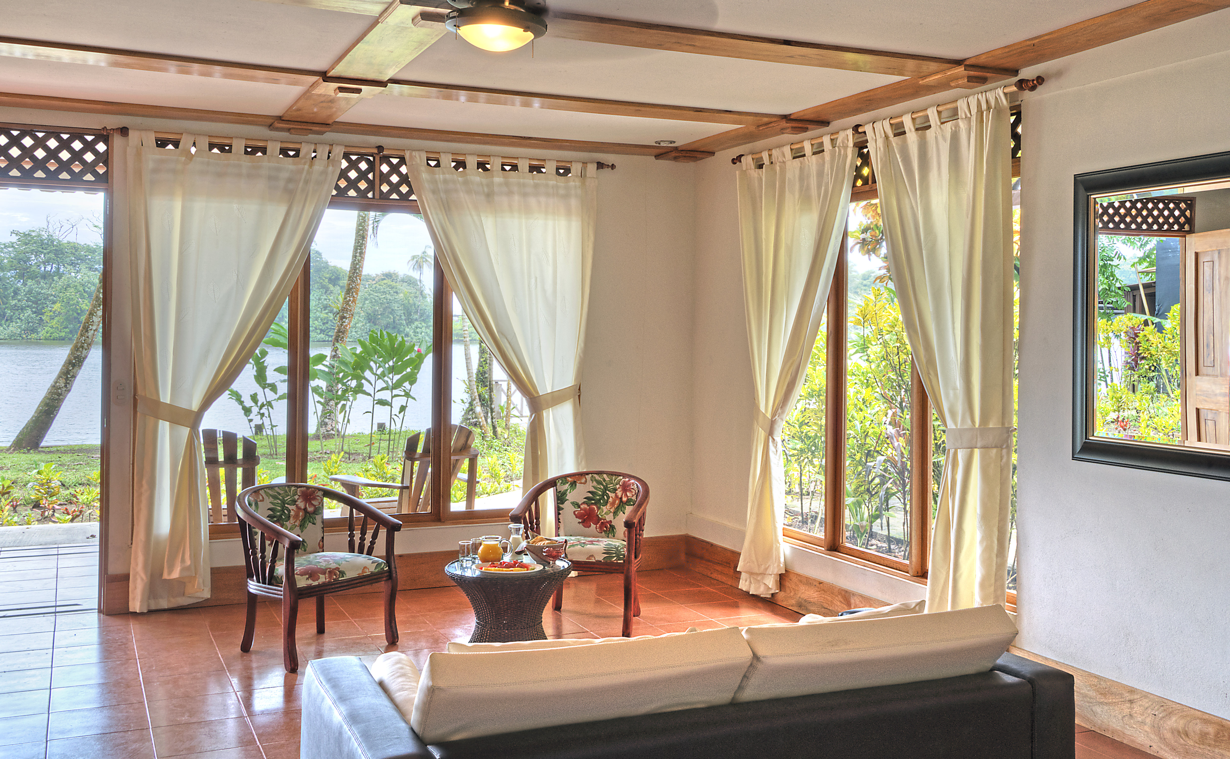 Tortuga Lodge