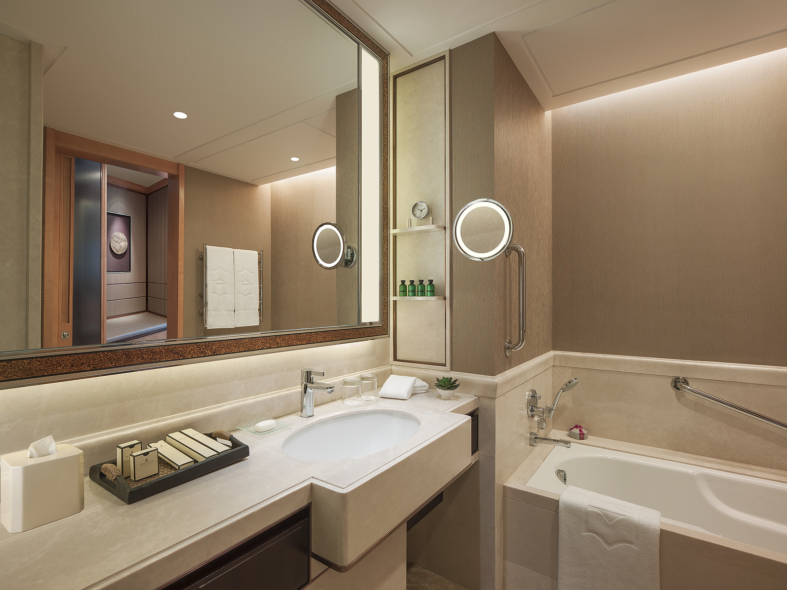 Shangri-La Hotel